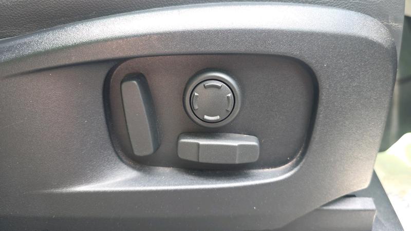 Land Rover Defender 110 Photo cohere-fd2c40ee635389bbfdb9eb5e7cb34e2f547a6a95.jpg