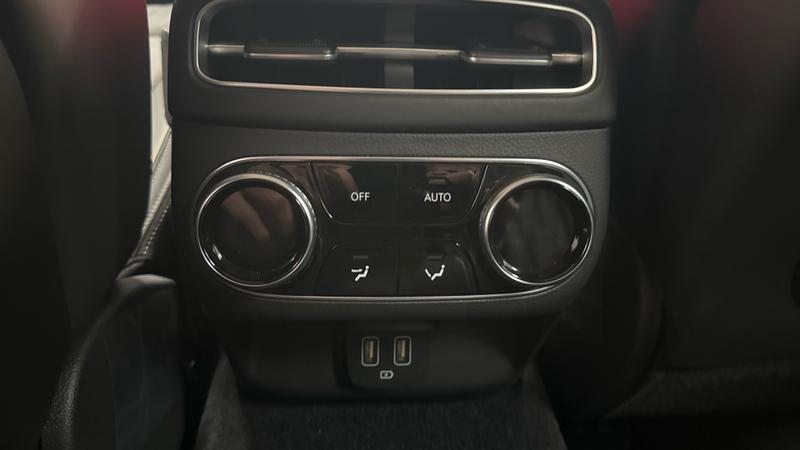 Genesis GV70 Photo cohere-fea3d6ffa21ad5eeafee6bf45c5c06d8e2118d95.jpg