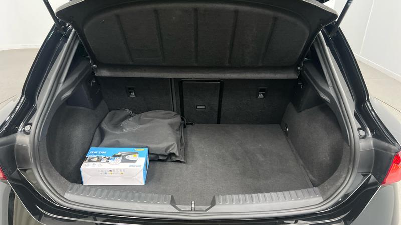 SEAT LEON Photo cohere-ff3aeac84534a608f8e2bdc45d9b57c4c113ca4f.jpg