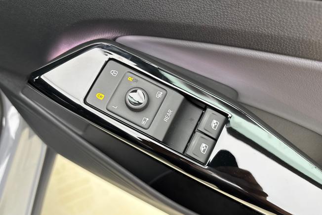 VOLKSWAGEN ID.4 Photo 22