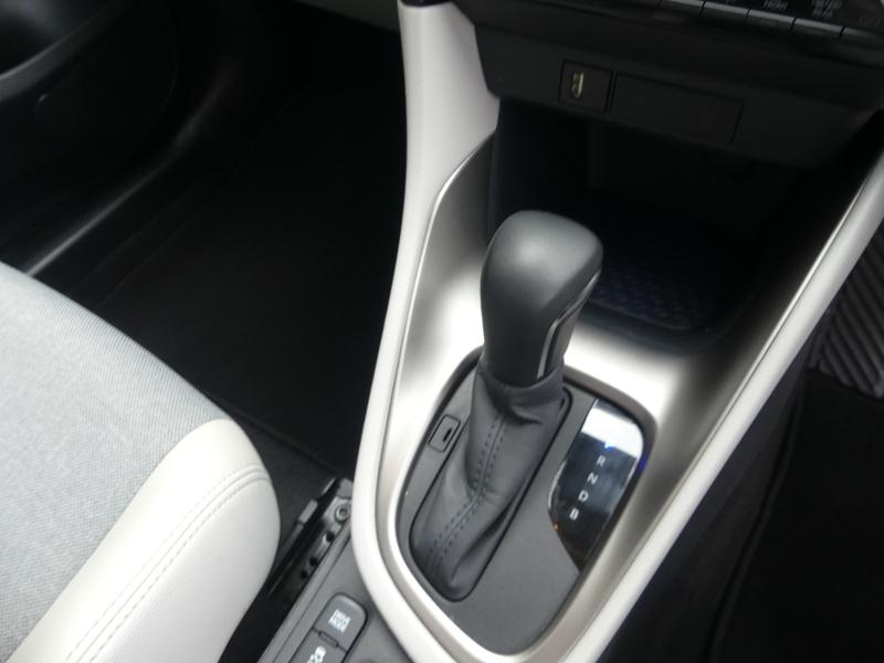 Toyota Yaris Photo d01b5bbb-f276-4421-9728-f12bd001902c.jpg