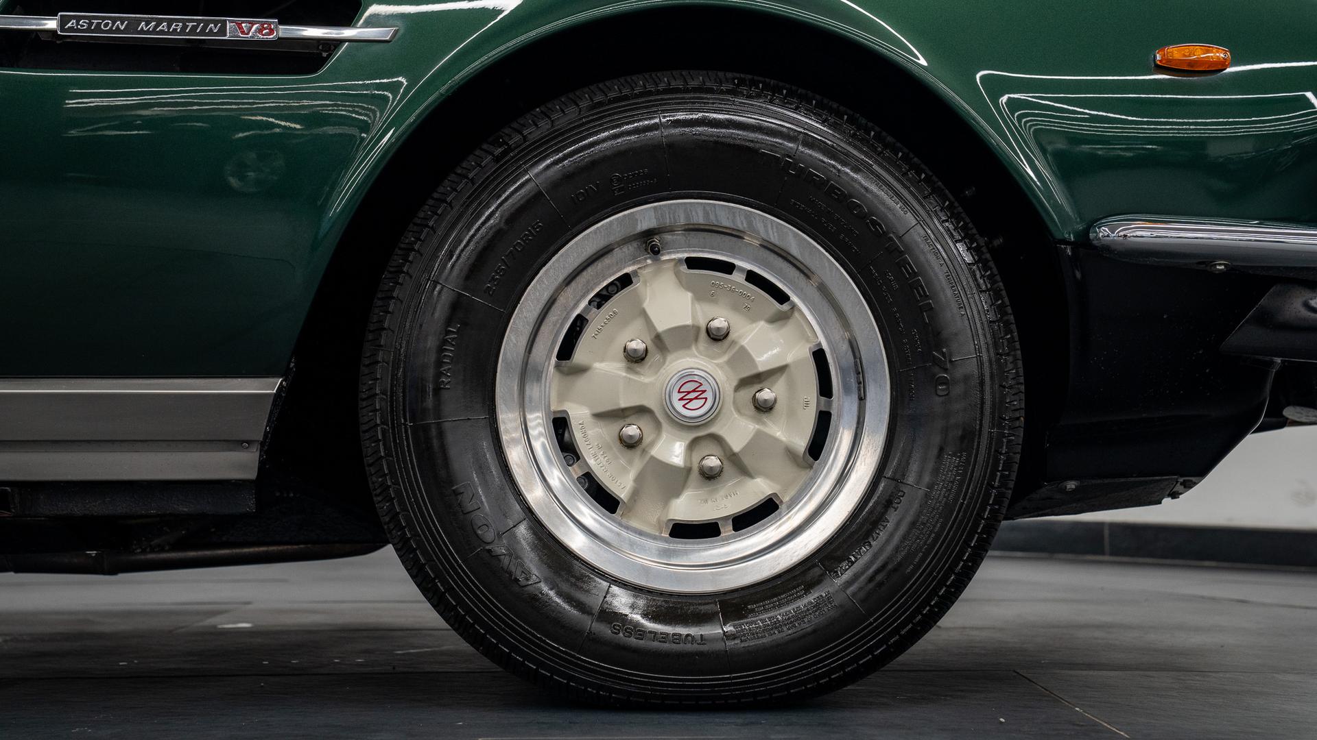 Aston Martin V8 Photo d022298d-bfb6-4465-a7b4-7f7ecfb8d58f.jpg