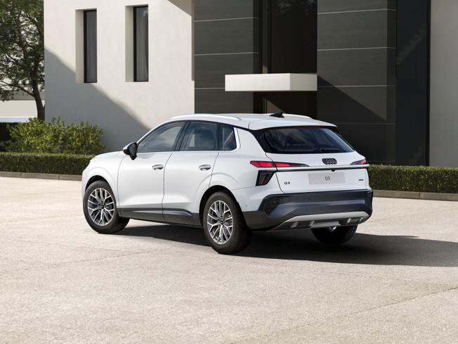 AUDI  Q3 SUV Photo 5