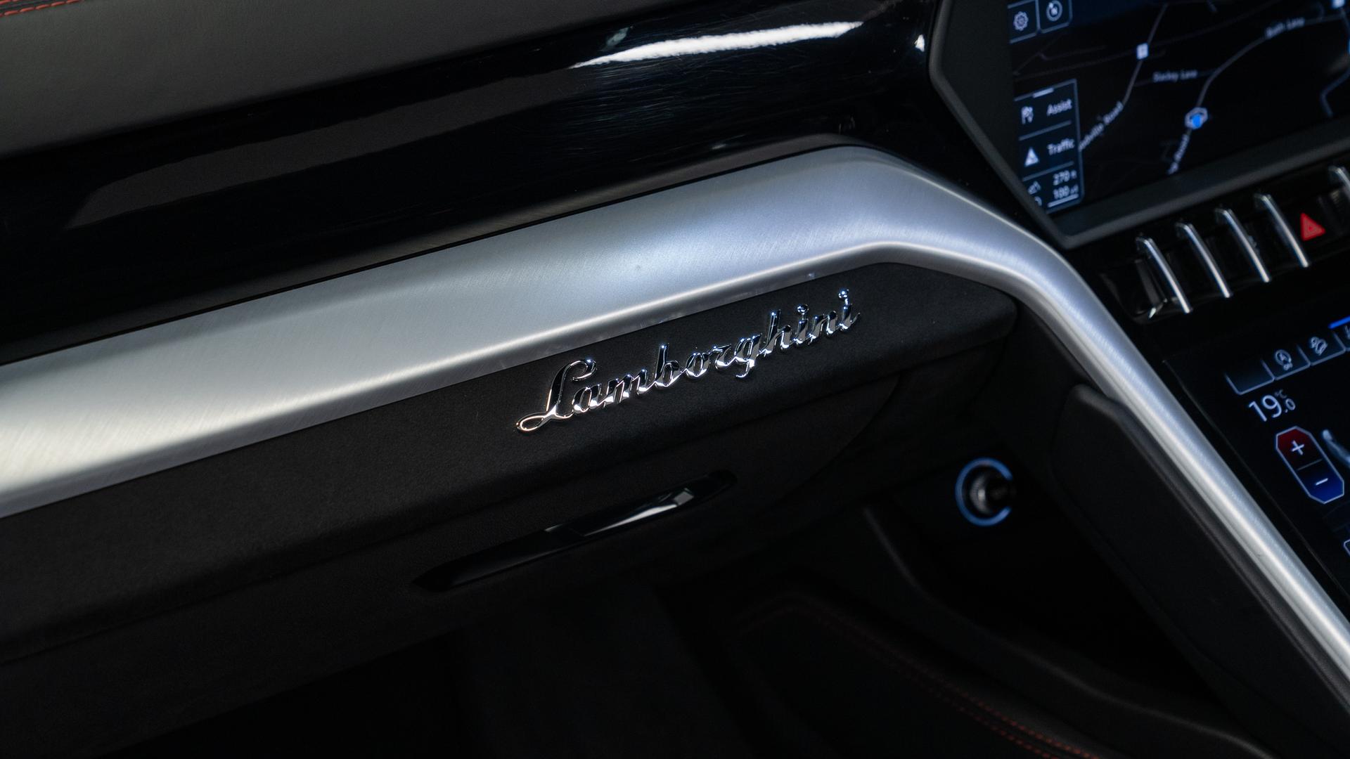 LAMBORGHINI Urus Photo d03096b8-4325-4f3f-bcd2-2b78dd828ad5.jpg