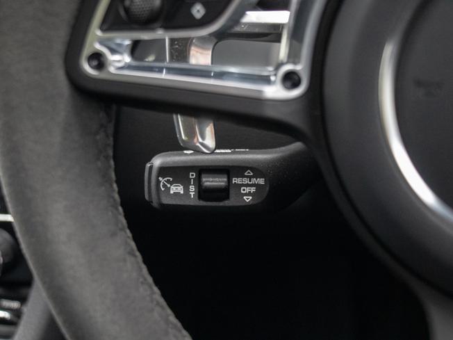 PORSCHE 718 Cayman Photo 18