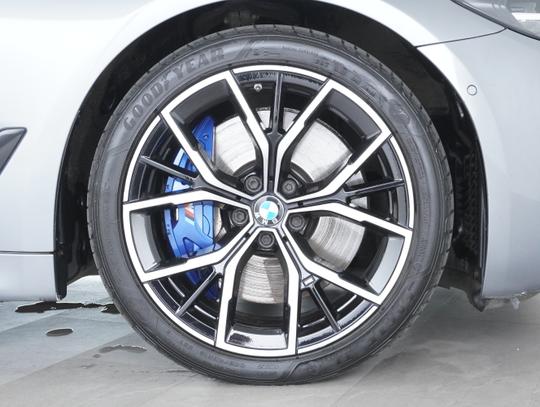 BMW 5 Series Photo d0466c32-3b29-434b-96e4-33720506614a.jpg