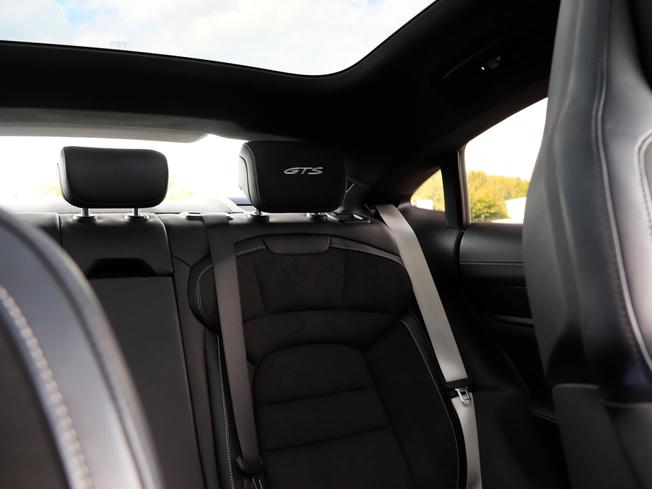 PORSCHE TAYCAN Photo 35