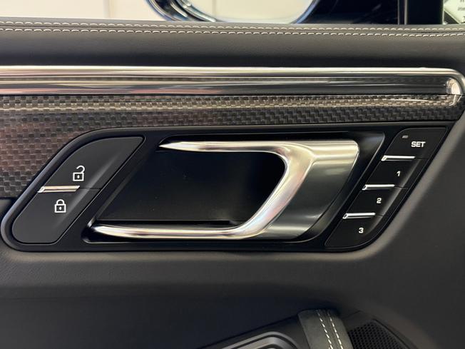 PORSCHE Macan Photo 38