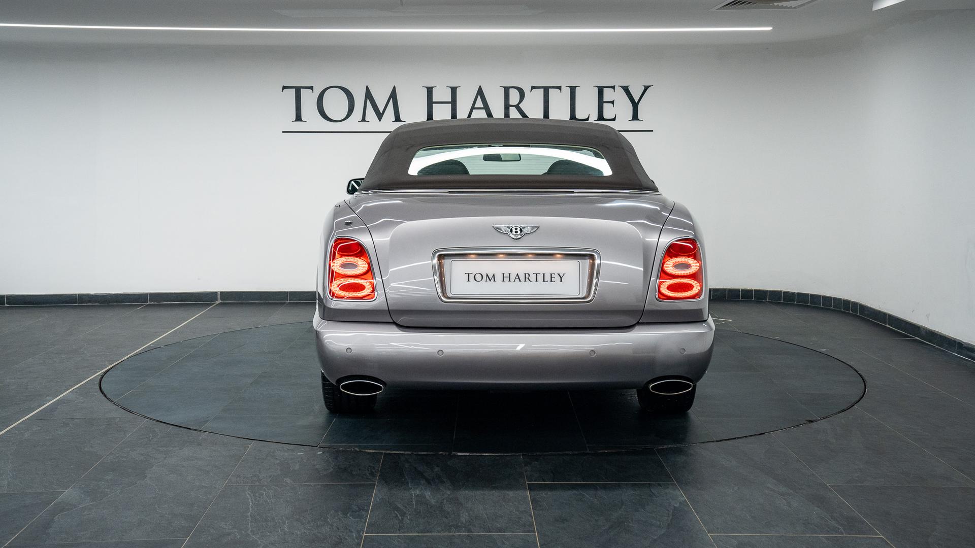 Bentley Azure Photo d0847772-77e4-4c5f-ab4c-53c44fad5281.jpg