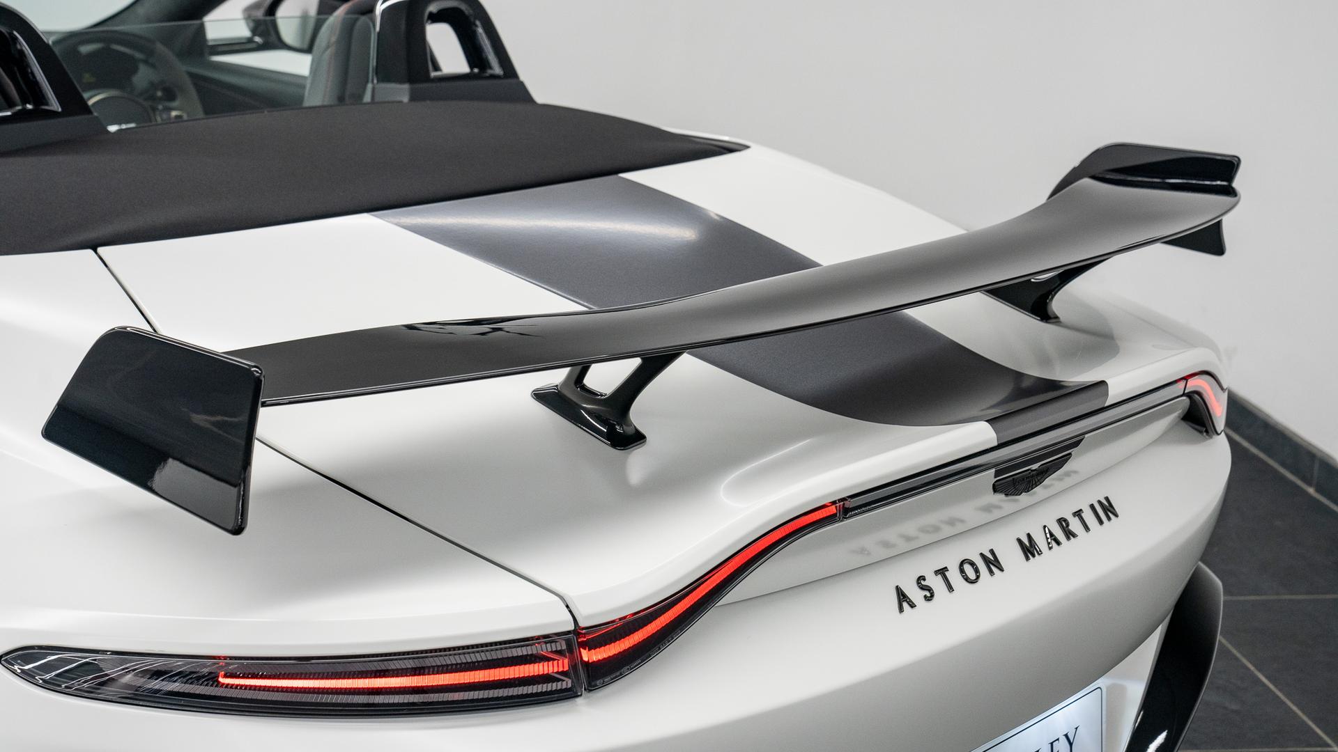 Aston Martin Vantage Photo d08e80a4-274b-4a84-a9bf-c2c1a82981e1.jpg