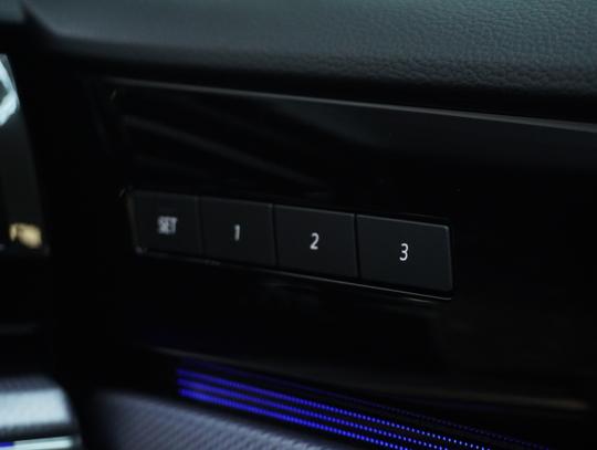 Volkswagen Touareg Photo d0a16d56-815e-4577-ace1-e9e1bcd16cf7.jpg