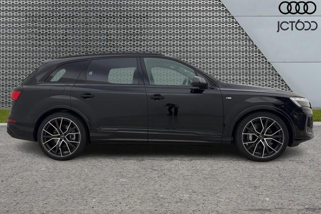 AUDI  Q7 Photo 4