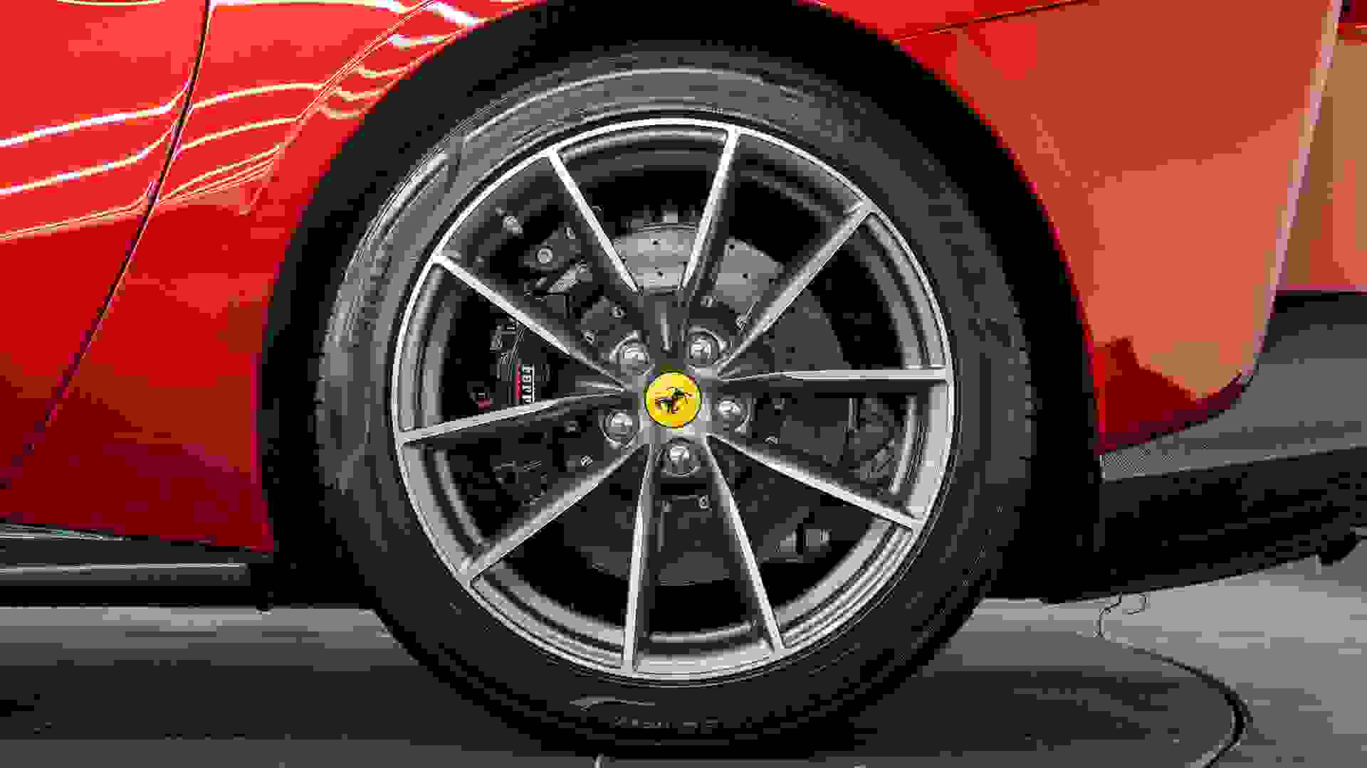 Ferrari 812 Photo d0aaac82-a122-425a-bf44-761e46a90f68.jpg