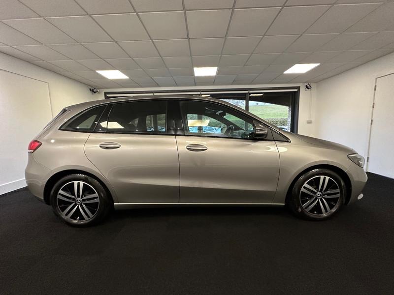Mercedes-Benz B Class Photo d0bf3d1b-af99-4fd4-832a-e28c9d282312.jpg