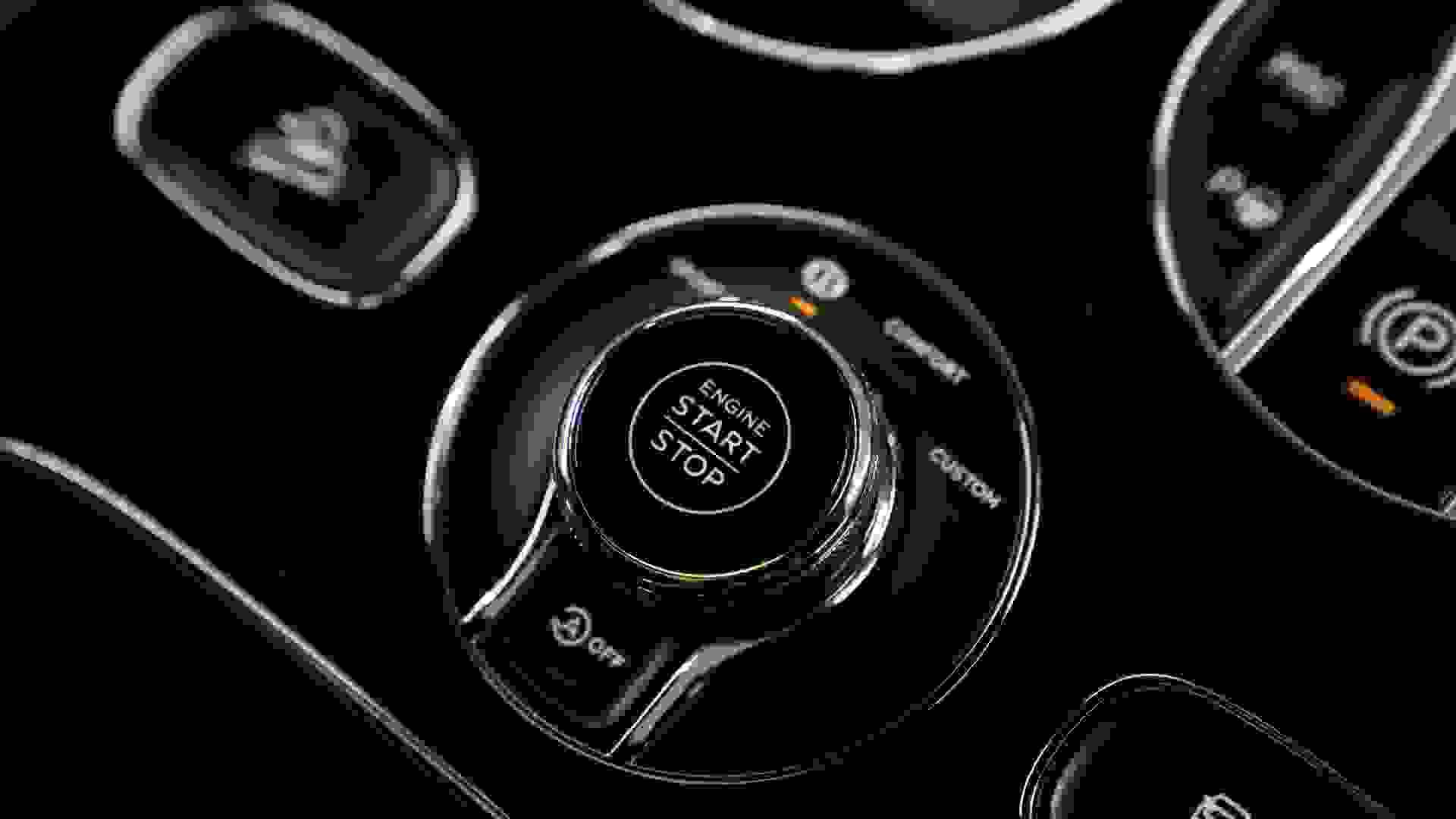 Bentley Bentayga V8 Photo d0d2042c-3281-4df4-8326-d167a84b7e22.jpg