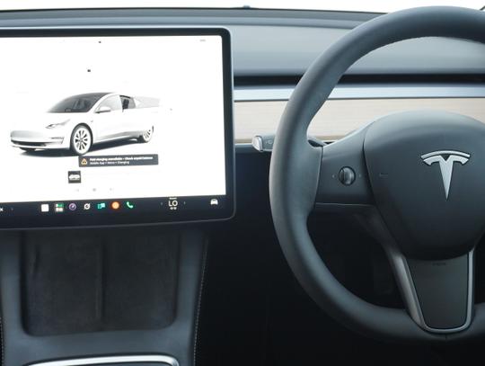 TESLA Model 3 Photo d0d28e3e-25ba-465b-9014-1c23d8caf780.jpg