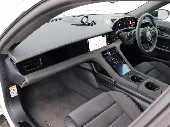 PORSCHE Taycan Photo 3