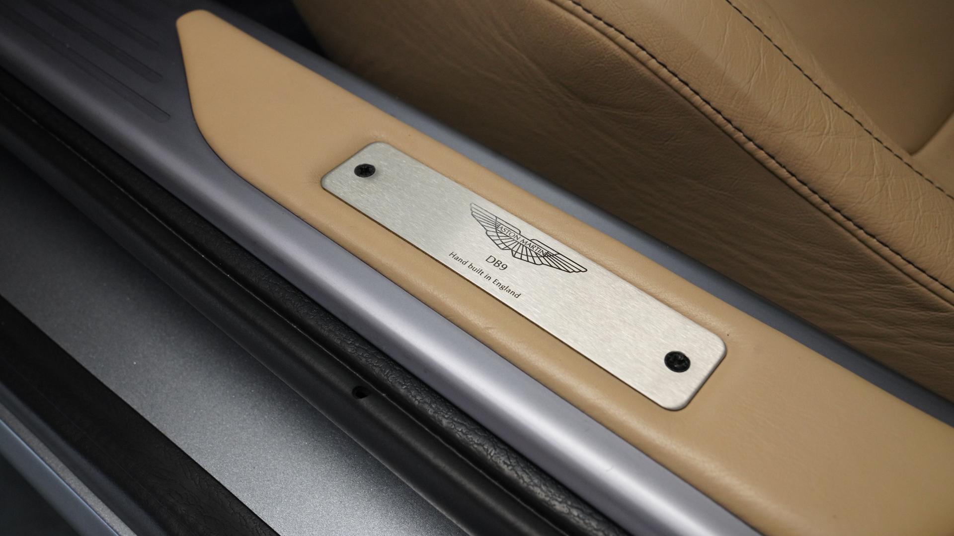 Aston Martin DB9 Photo d10f989a-b1d6-4cb7-bc37-3e3ed9a08719.jpg