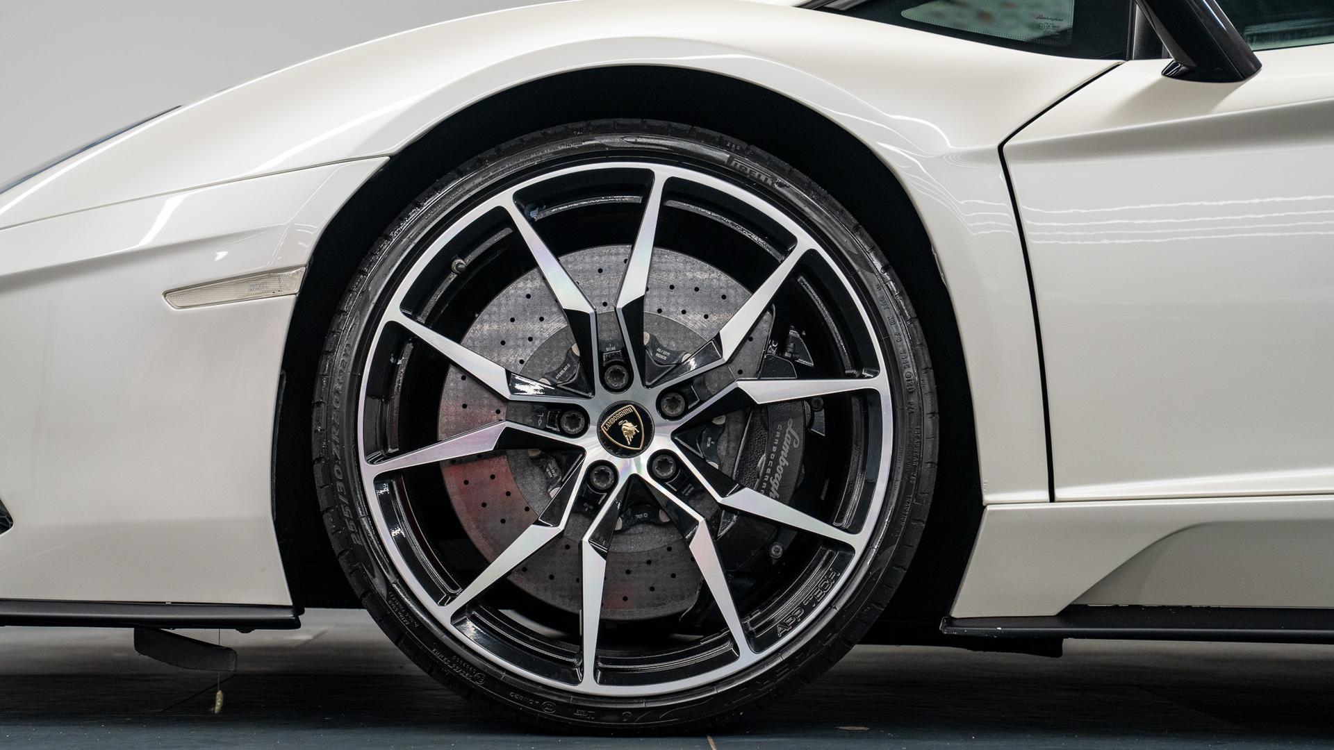 LAMBORGHINI Aventador Photo d110adb1-ea0a-4253-a40e-534dcae67988.jpg
