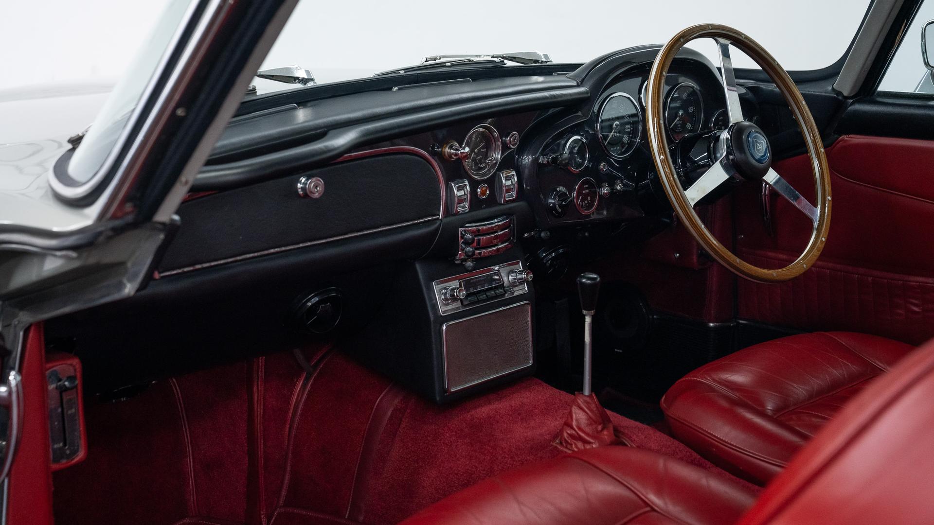Aston Martin DB5 Photo d11a4f94-da40-433f-b0e5-7f7cedd9d4bc.jpg