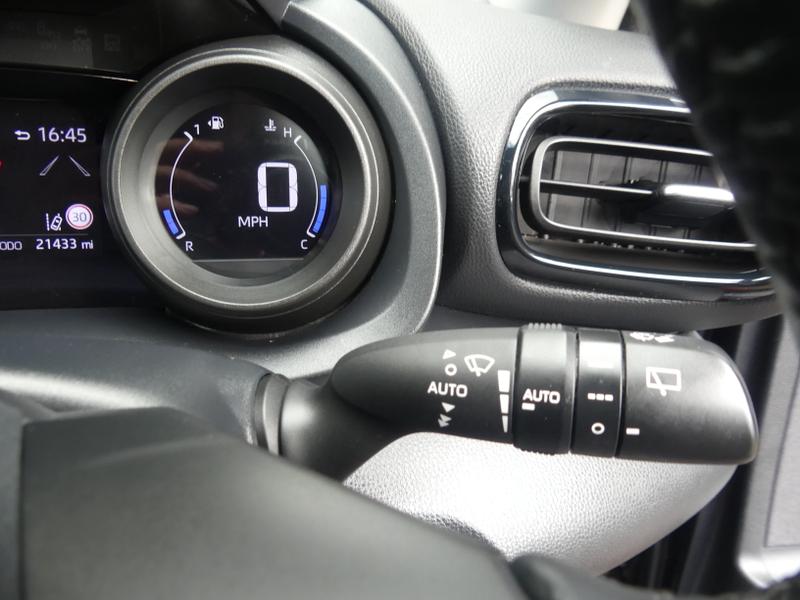 Toyota Yaris Photo d122266e-a7e7-4c5b-8590-aa16d918d524.jpg