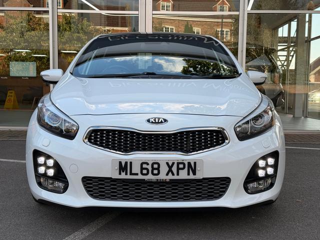 Kia Ceed Photo d1263642-e229-4181-9885-d937c6591e72.jpg