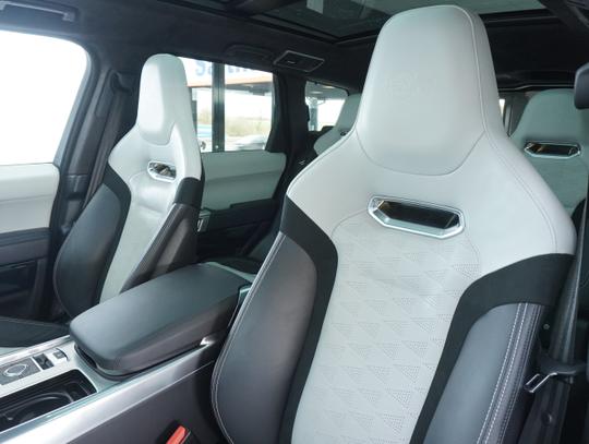 Land Rover Range Rover Sport Photo d1514c16-c8d8-482a-bf43-c03454a95c38.jpg