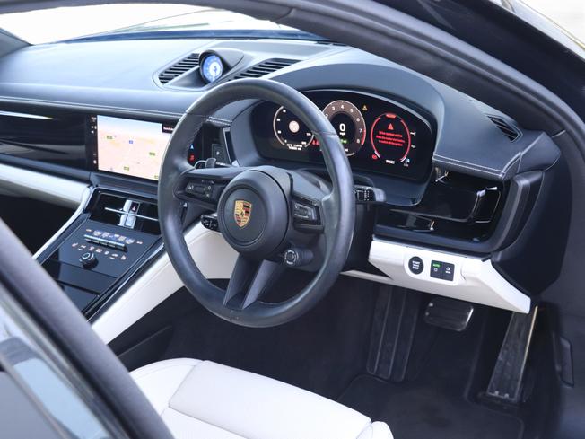 PORSCHE Panamera Photo 9