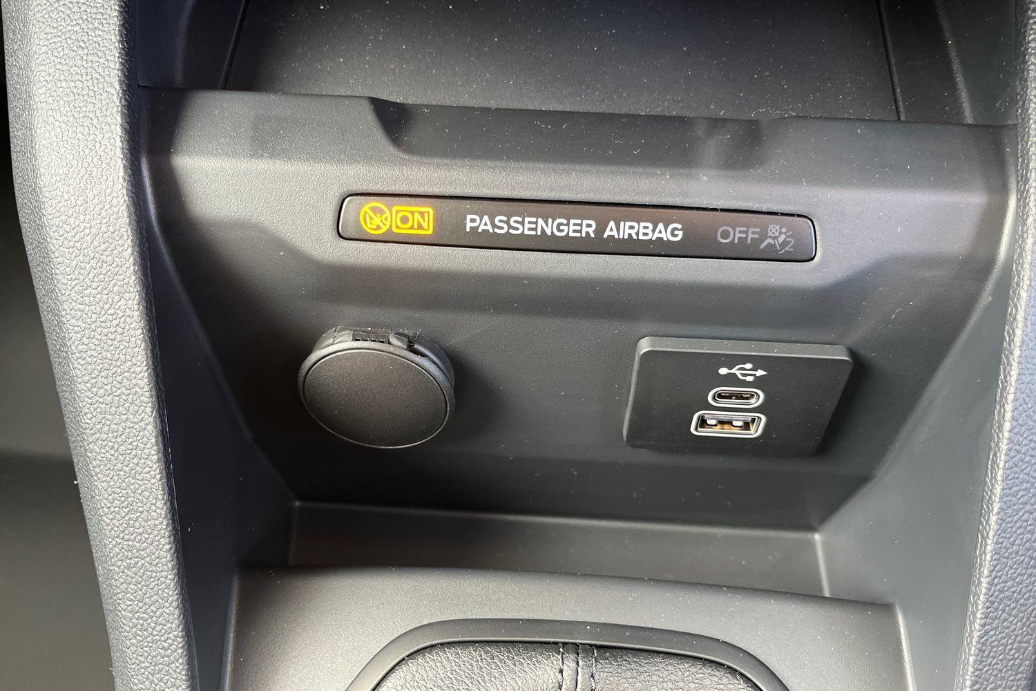 Ford TRANSIT COURIER Photo 17