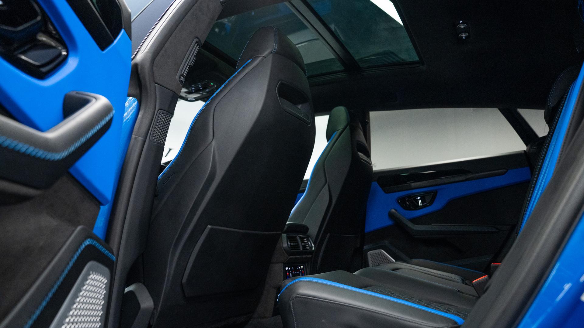 LAMBORGHINI Urus Photo d198858e-620a-4e05-b9b1-eb888d02afd8.jpg
