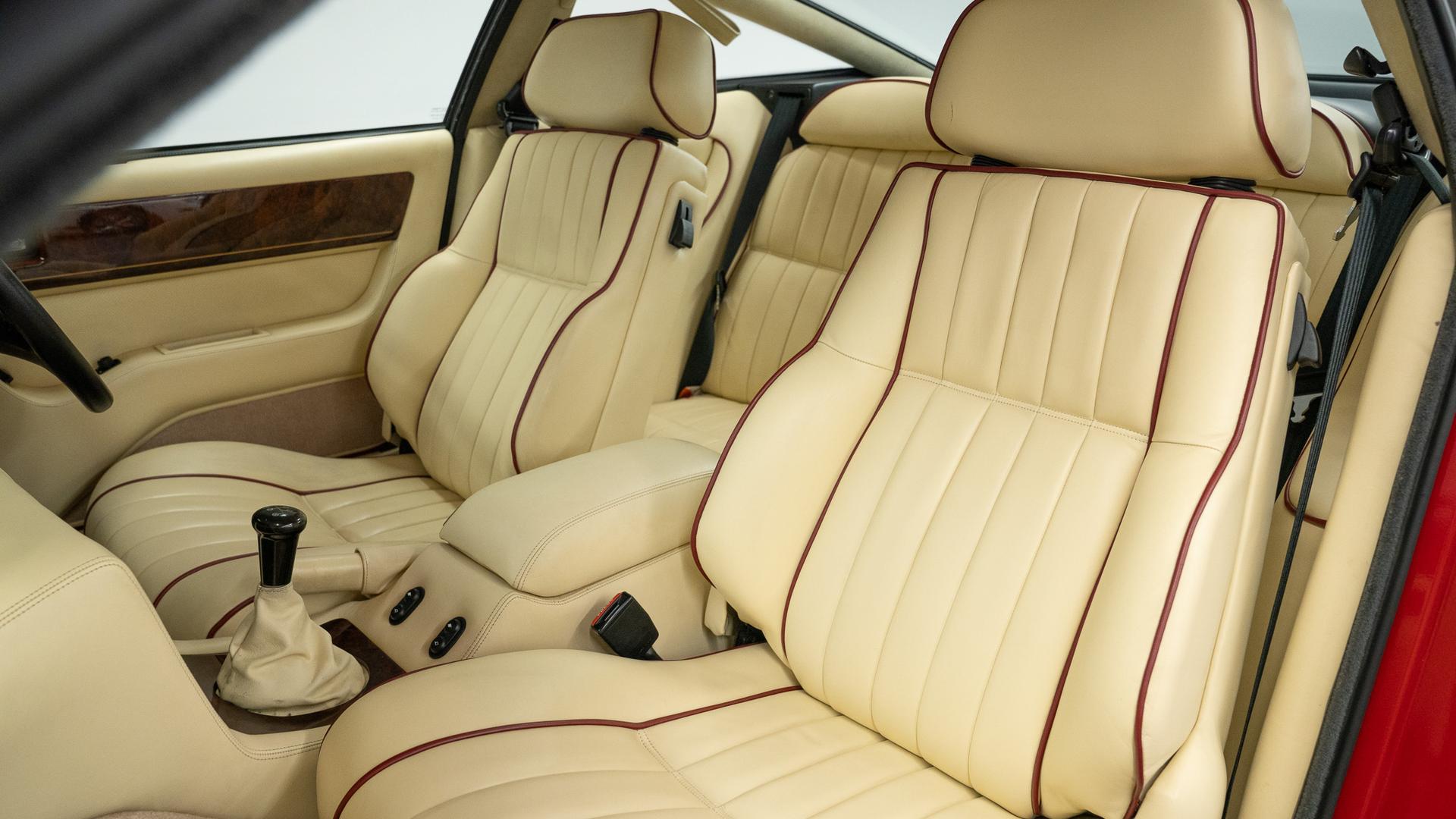 Aston Martin Virage Photo d198c29b-ee8c-4e27-b246-ebb922b140c1.jpg