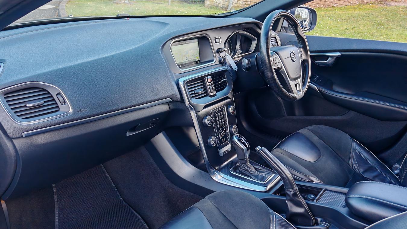 Used Volvo V40 EO66TKE 22