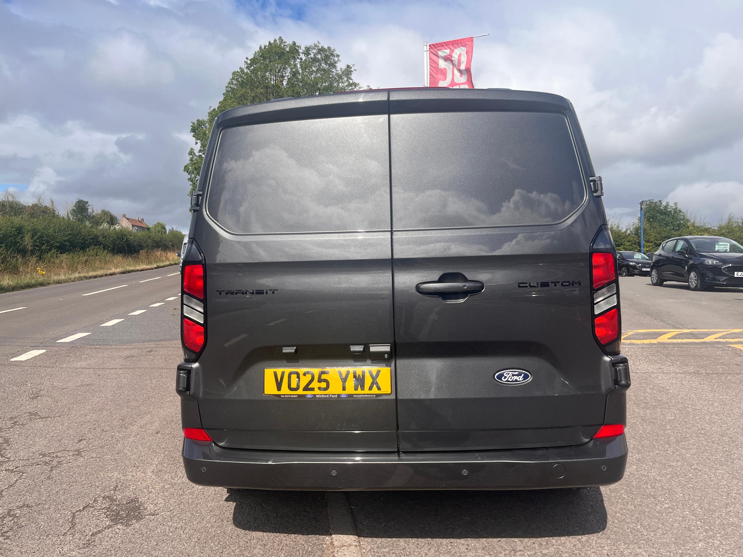 Used Ford TRANSIT CUSTOM VO25YWX 13