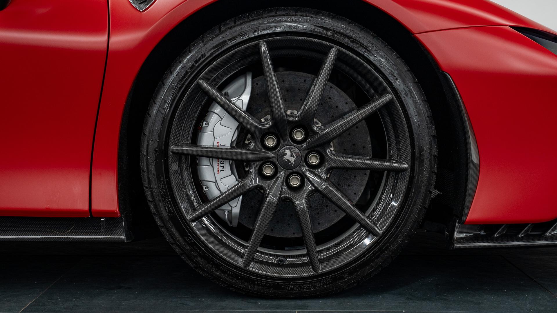 Ferrari SF90 Spider Photo d1b90929-8a3c-48c5-a9d1-8fc0e318b96f.jpg