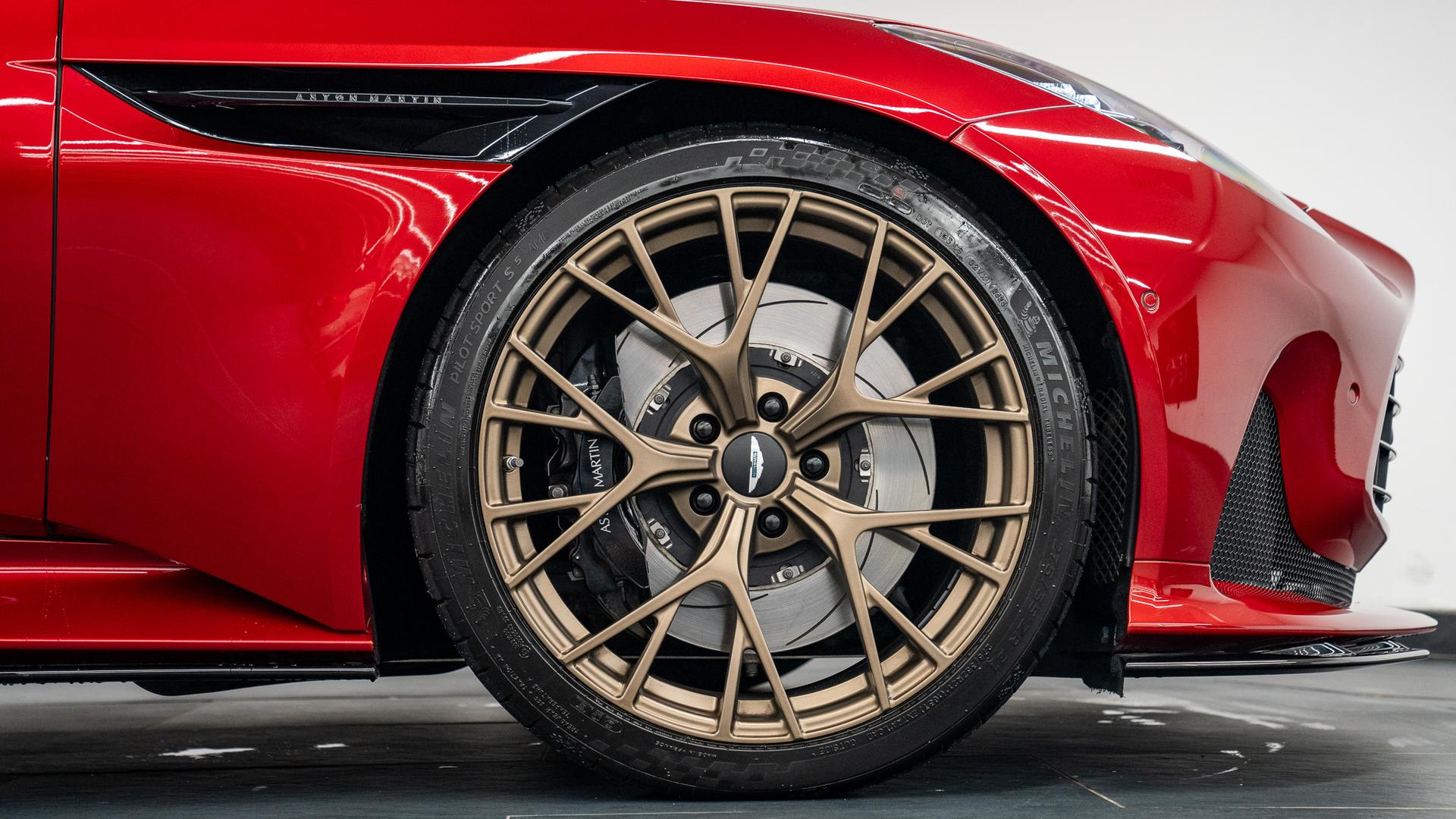 Aston Martin DB12 Photo d1ca6640-da63-437f-8f04-abd6f5eb42a5.jpg