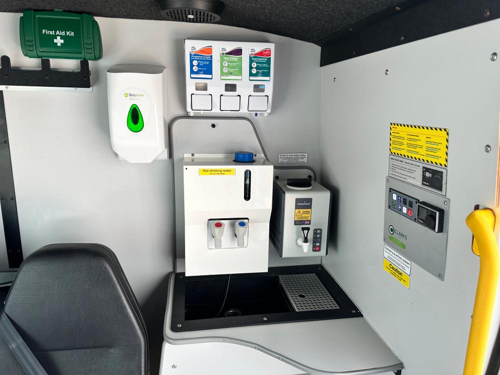 Ford Transit Photo d1cc2aed-c66a-43b9-91f6-2f9832b7aec1.jpg