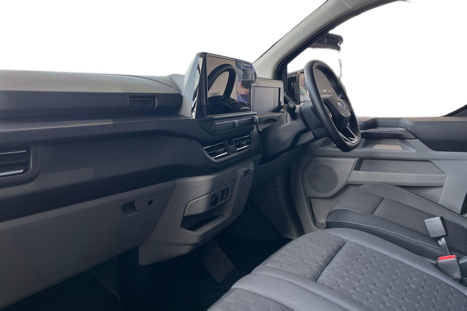 Ford E-TRANSIT CUSTOM Photo 3