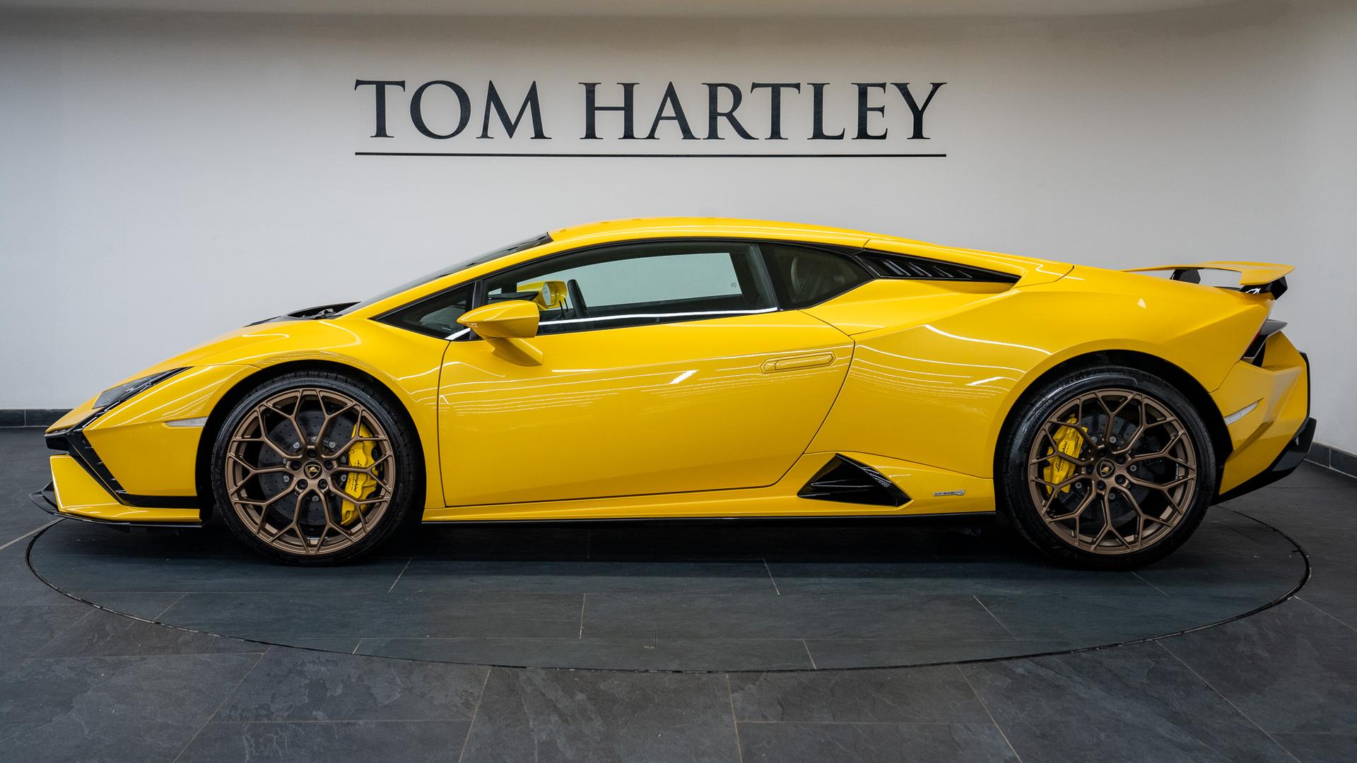 LAMBORGHINI Huracan Photo d1dfacd2-373d-4221-aad4-5abb152d201e.jpg