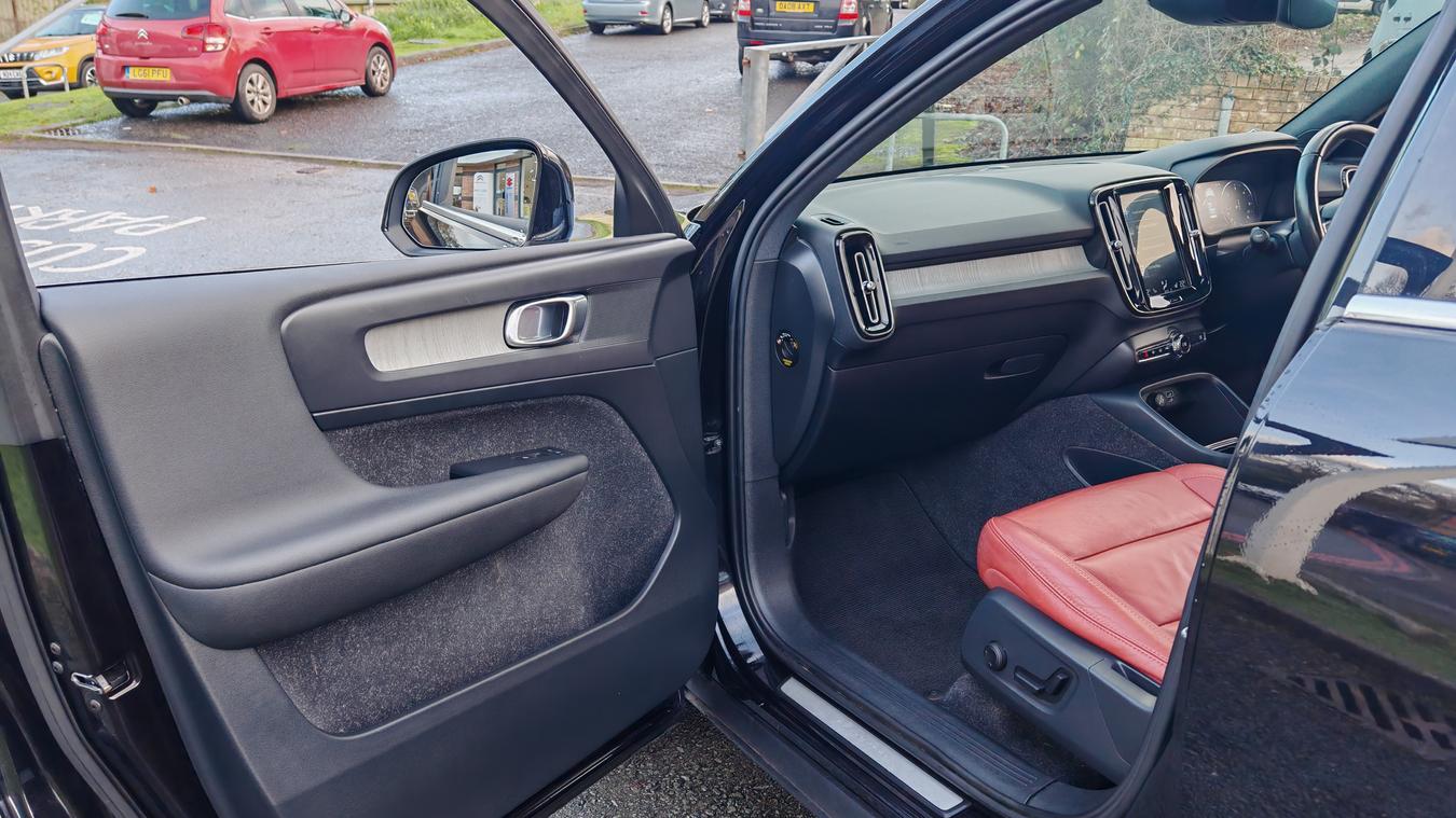 Used Volvo XC40 KX68ULD 22