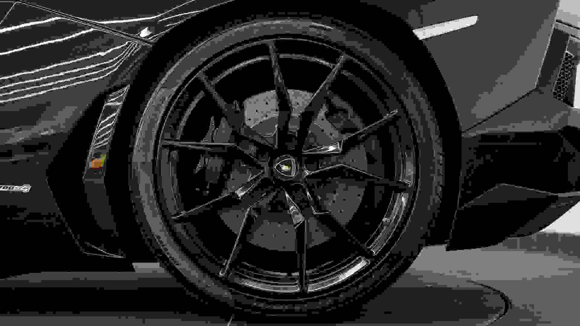 Lamborghini Aventador Photo d2086ef4-70e7-4985-b2ac-cccd8a21c30b.jpg