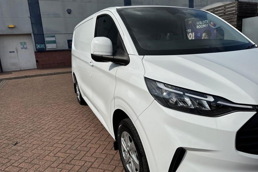 Ford TRANSIT CUSTOM Photo d20c9b06-8a90-4e93-ae48-4226610c38c1.jpg