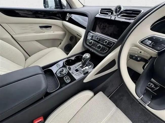 BENTLEY Bentayga Photo 2