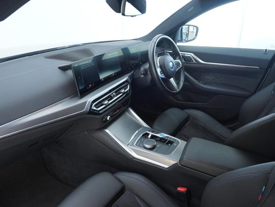BMW i4 Photo d2245925-8b78-4d1d-80f8-9af8465f0518.jpg