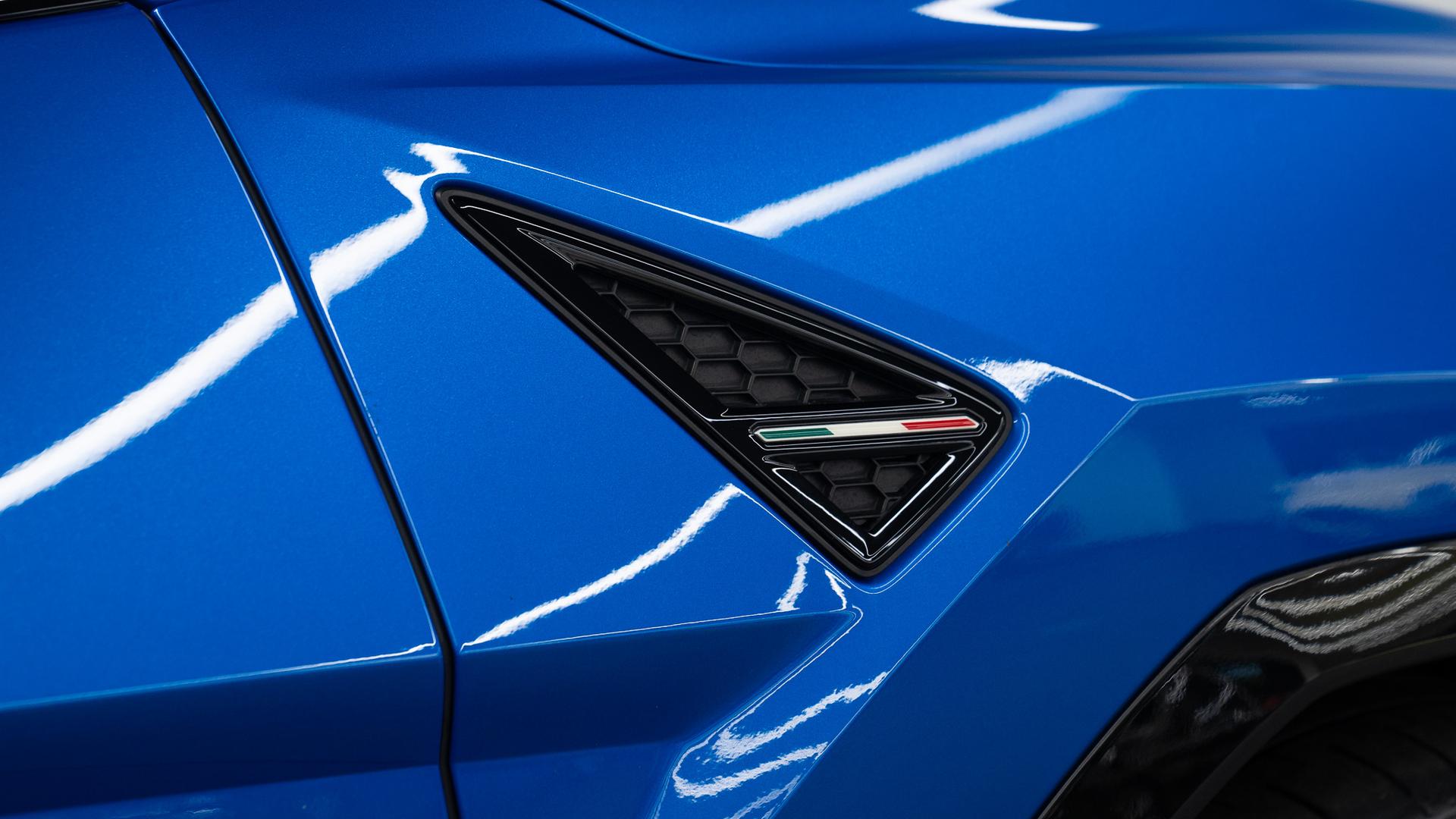 LAMBORGHINI Urus Photo d2263219-7007-408f-9a1e-6d29ccb73466.jpg