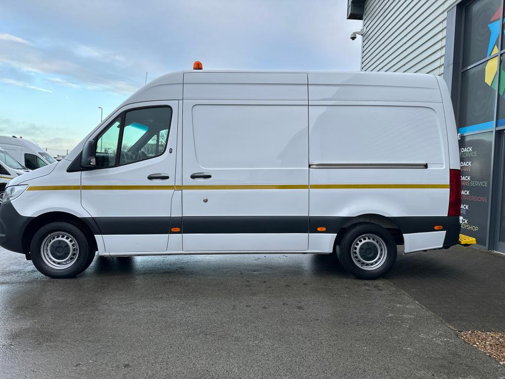 Mercedes-Benz Sprinter Photo d24d1752-221e-4c9d-a75d-b892b50e74a0.jpg