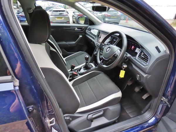 Used Volkswagen T-Roc GK69GVM 17