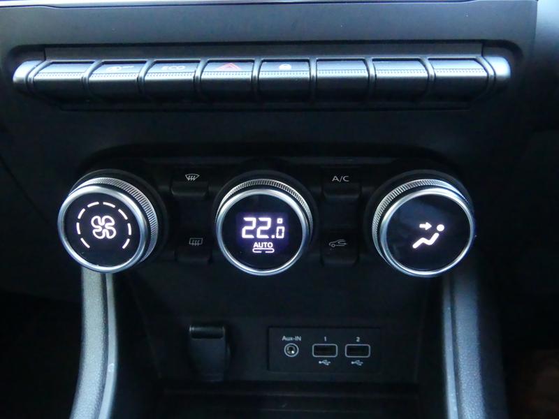 Renault Captur Photo d296af44-a3d7-4412-8136-ca9b5dd2aa4a.jpg