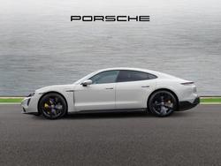 PORSCHE Taycan Photo 3