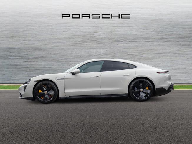 PORSCHE Taycan Photo 3
