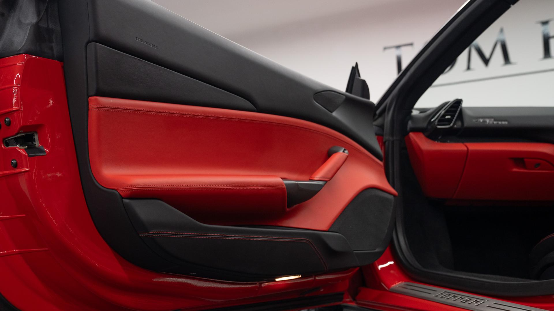 Ferrari 488 Photo d2b90631-f74b-4a03-a246-6454b6f2a310.jpg